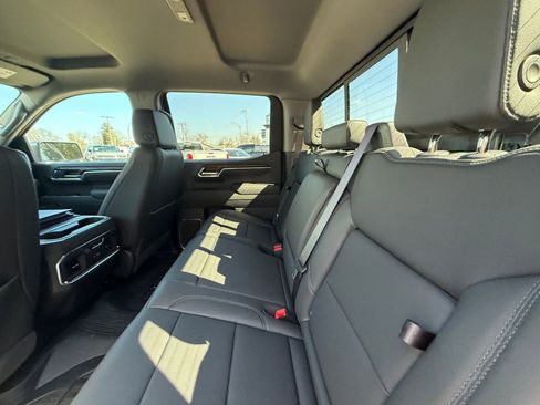 New 2026 GMC Sierra 1500 SLT AWD/4WD image 8