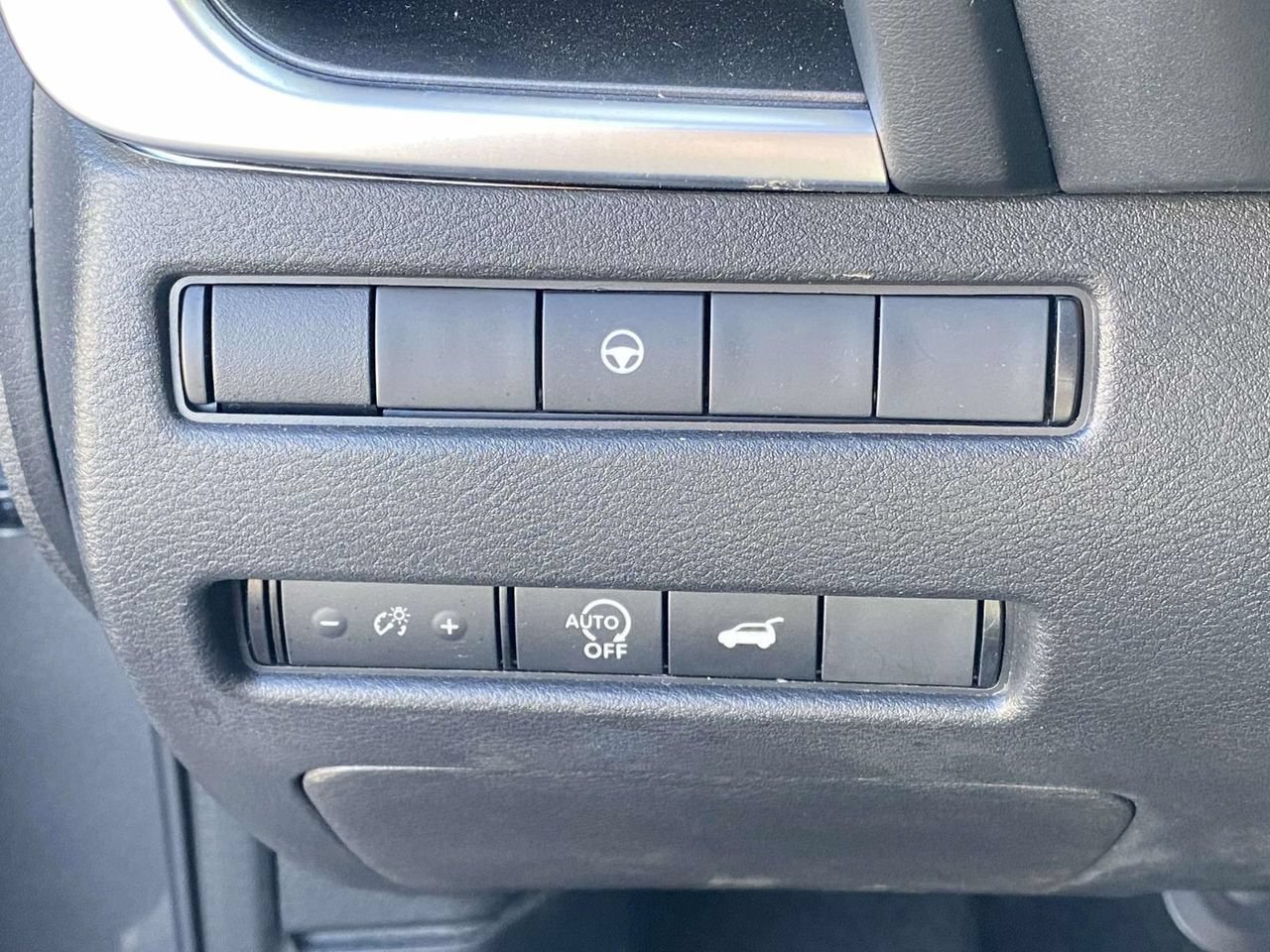 Used 2025 Nissan Rogue SV FWD image 27