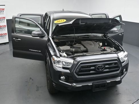 Used 2023 Toyota Tacoma SR5 AWD/4WD image 39