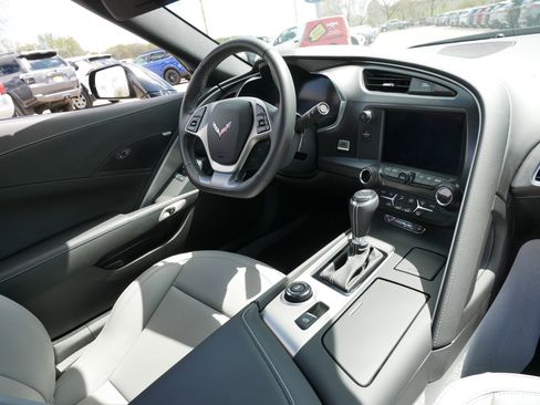 Used 2019 Chevrolet Corvette Stingray Coupe w/ Z51 1LT RWD image 9