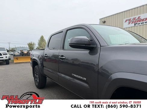 Used 2020 Toyota Tacoma SR5 AWD/4WD image 2