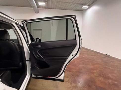 Used 2018 Volkswagen Tiguan SE w/ Panoramic Sunroof Package AWD/4WD image 62