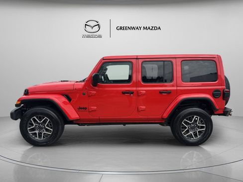 Used 2025 Jeep Wrangler Unlimited Sahara AWD/4WD image 4