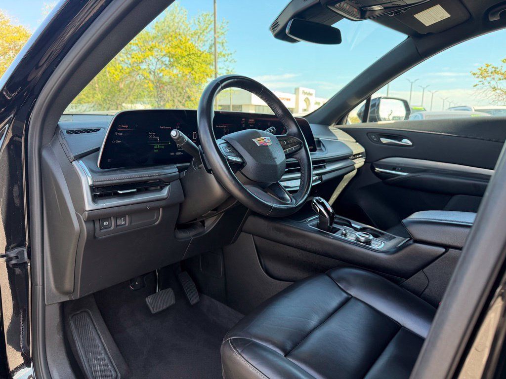 Used 2025 Cadillac XT4 Premium Luxury FWD image 11