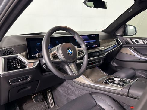 Used 2025 BMW X7 xDrive40i w/ Executive Package AWD/4WD image 3