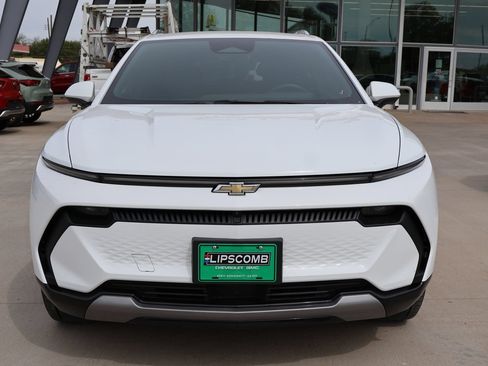 Used 2024 Chevrolet Equinox EV LT FWD image 2