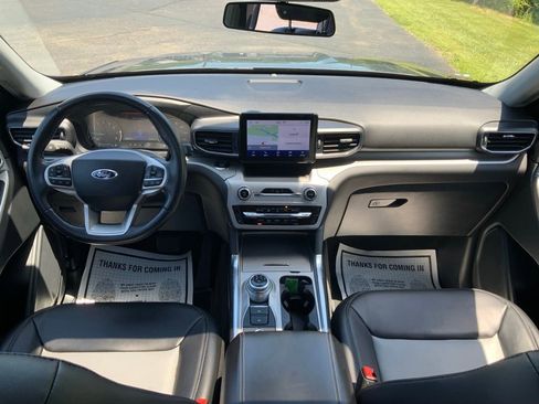 Used 2022 Ford Explorer XLT w/ Equipment Group 202A AWD/4WD image 18