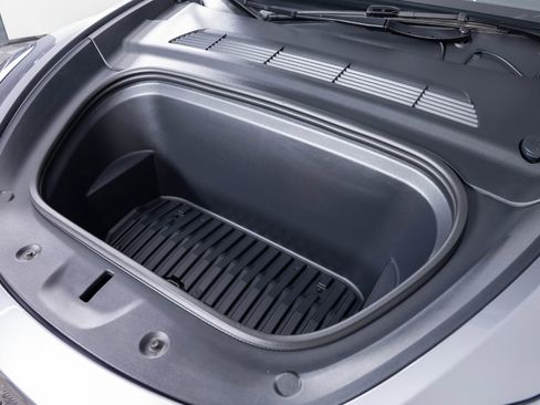 Used 2025 Tesla Model Y Long Range image 38