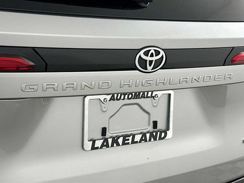 Used 2024 Toyota Grand Highlander FWD image 29