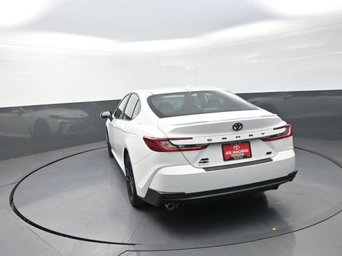 Used 2025 Toyota Camry SE w/ Convenience Package image 6