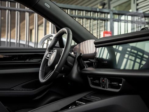 New 2026 Porsche Macan Electric RWD image 49