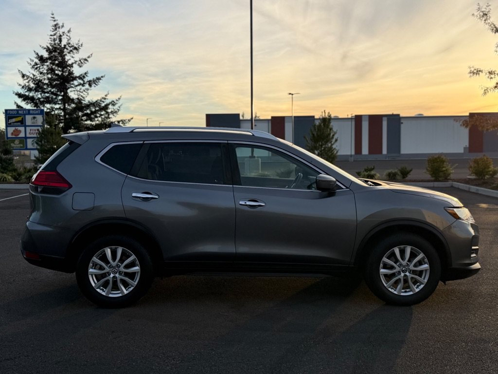 Used 2017 Nissan Rogue SV FWD image 6