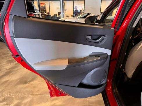 Used 2022 Hyundai Kona SEL FWD image 17