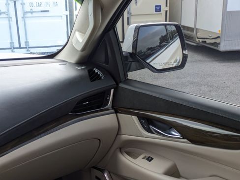 Used 2020 Cadillac Escalade Premium Luxury image 19