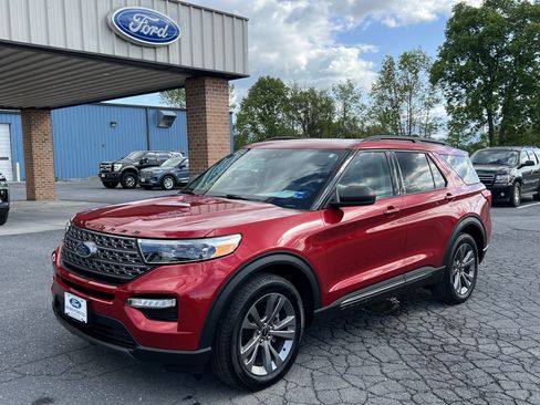 Used 2021 Ford Explorer XLT w/ Equipment Group 202A AWD/4WD image 4