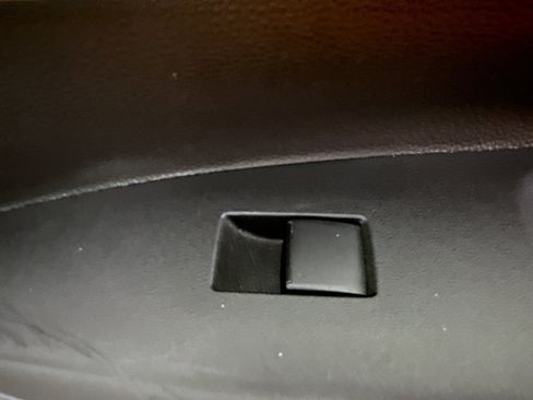 Used 2022 Toyota Corolla LE image 30