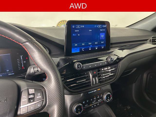 Certified 2024 Ford Escape ST-Line AWD/4WD image 3