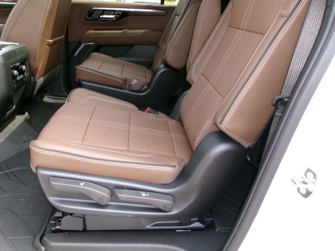 New 2026 Chevrolet Suburban High Country w/ Sun And Tow Package AWD/4WD image 14