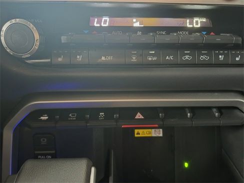 Used 2024 Toyota Tundra Platinum image 33