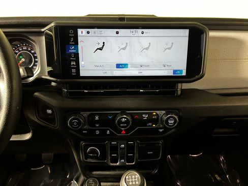 Used 2025 Jeep Wrangler Sport image 17