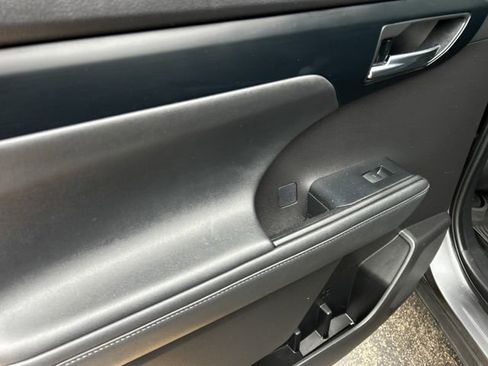 Used 2022 Toyota Highlander XLE image 22