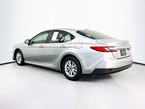 Used 2025 Toyota Camry LE image 5