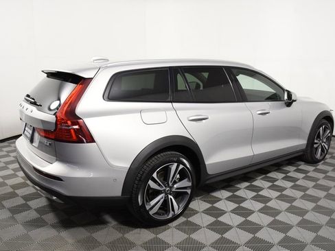 Used 2025 Volvo V60 B5 Cross Country Plus AWD/4WD image 7