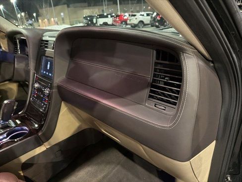 Used 2016 Lincoln Navigator Reserve image 24