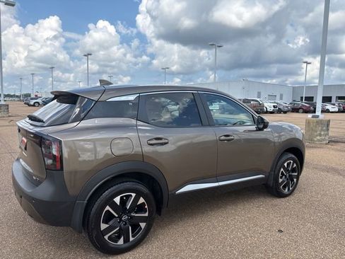 New 2025 Nissan Kicks SV image 4