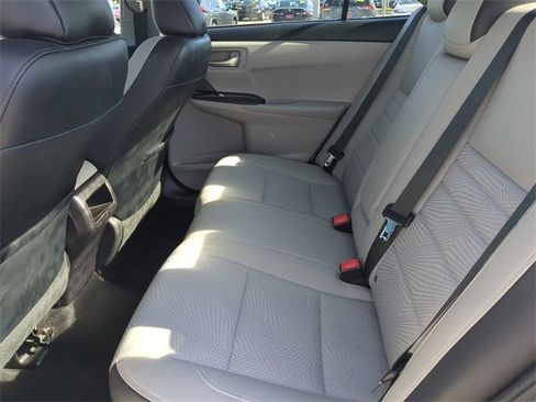Used 2017 Toyota Camry SE image 13