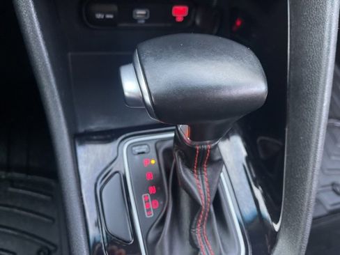 Used 2020 Kia Niro Touring image 31