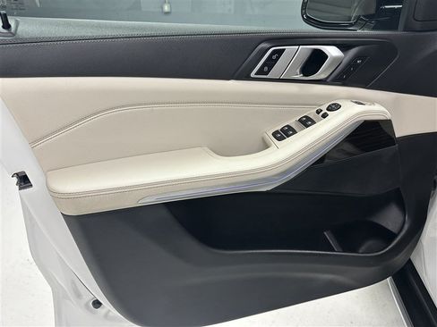 Used 2019 BMW X5 xDrive40i w/ Convenience Package AWD/4WD image 19