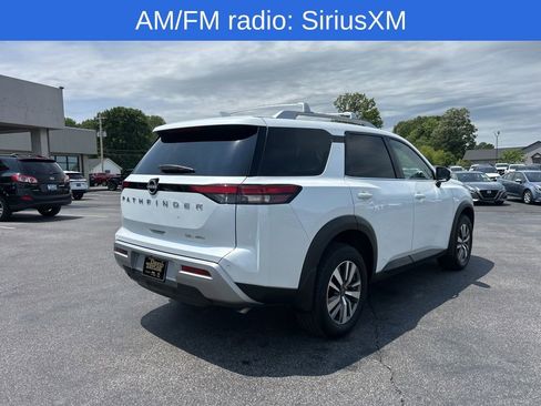 Used 2025 Nissan Pathfinder SL AWD/4WD image 4