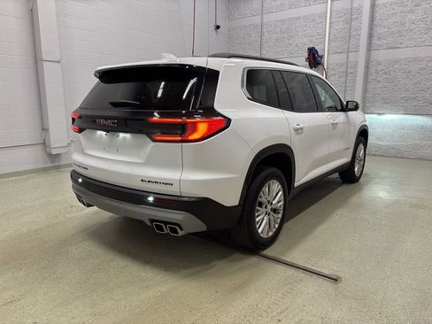 Used 2025 GMC Acadia Elevation w/ Elevation Premium Package image 4