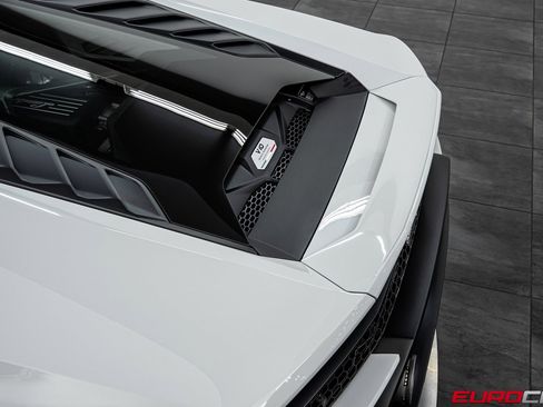 Used 2023 Lamborghini Huracan EVO image 17