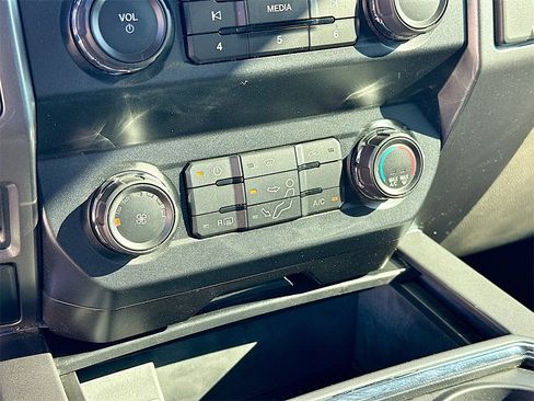 Used 2022 Ford F250 XLT w/ Black Appearance Package image 14