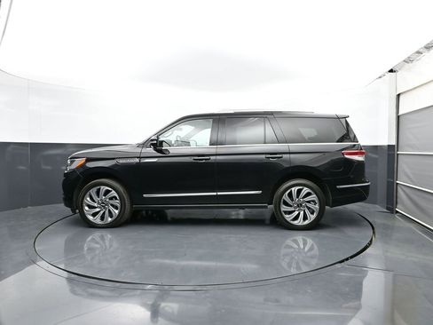Used 2024 Lincoln Navigator Reserve AWD/4WD image 8
