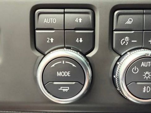 Used 2024 GMC Sierra 1500 AT4 w/ Technology Package AWD/4WD image 39