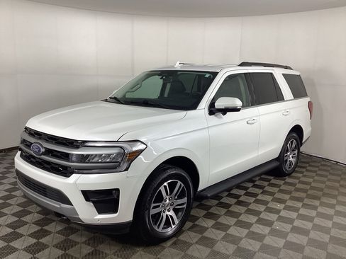 Used 2024 Ford Expedition XLT AWD/4WD image 5