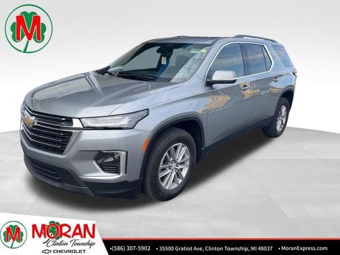 Used 2023 Chevrolet Traverse LT image 1