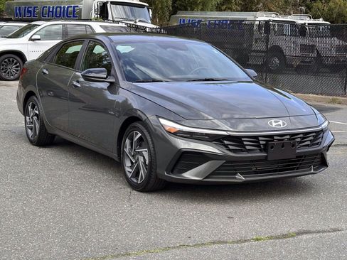 Used 2025 Hyundai Elantra Sport w/ Cargo Package FWD image 5