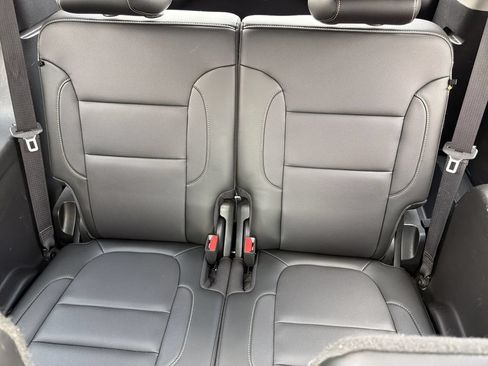 Used 2020 GMC Acadia SLT FWD image 22