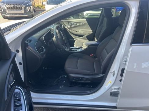 Used 2019 Chevrolet Malibu LT image 9