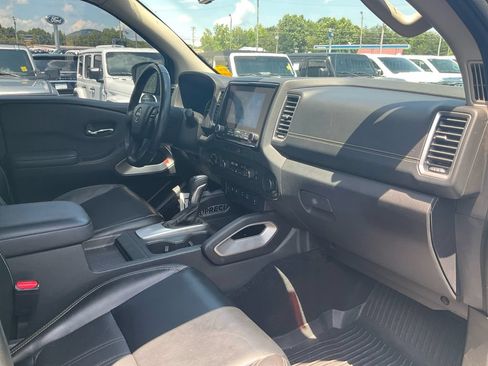Used 2023 Nissan Frontier SV w/ SV Premium Package AWD/4WD image 11