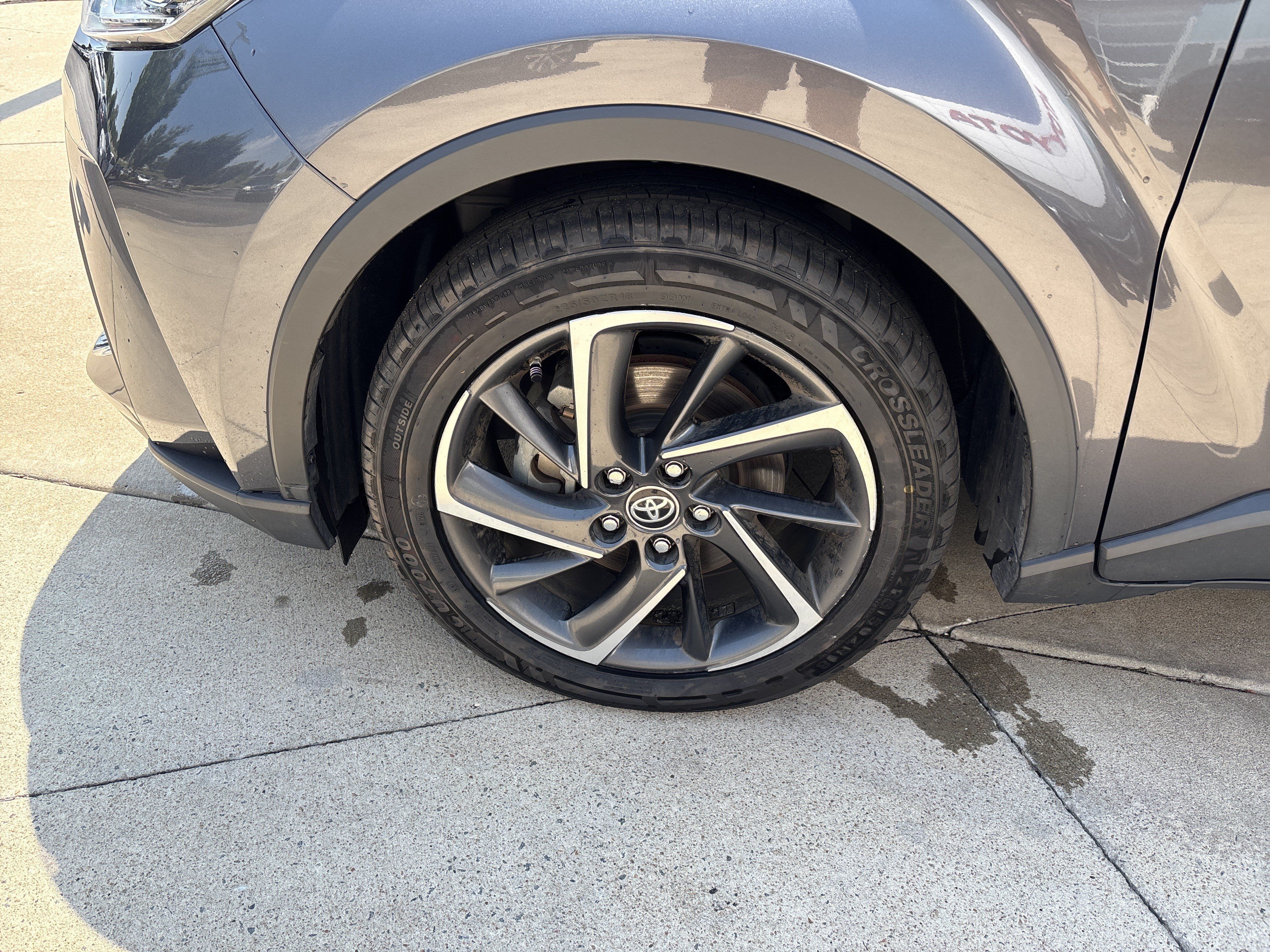 Used 2021 Toyota C-HR Limited FWD image 32
