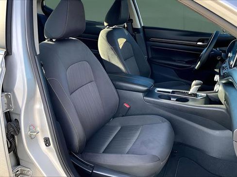 Used 2025 Nissan Altima 2.5 SV image 22
