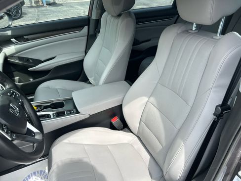 Used 2018 Honda Accord Touring image 14