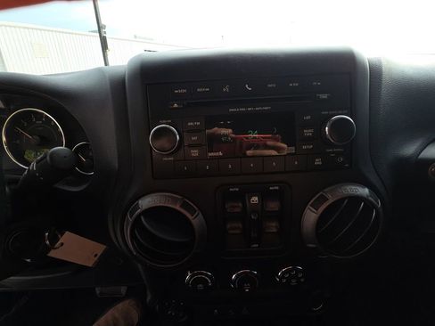 Used 2018 Jeep Wrangler Unlimited Sport S image 10