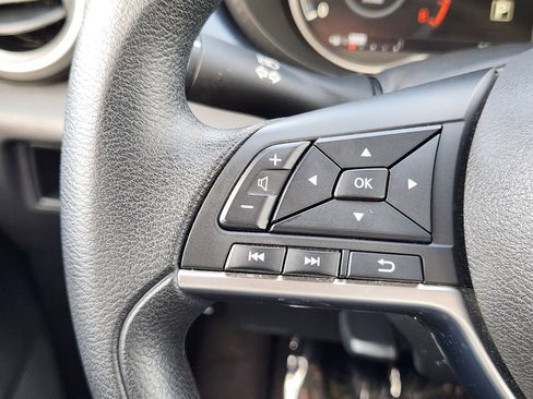 Used 2025 Nissan Versa SV FWD image 27