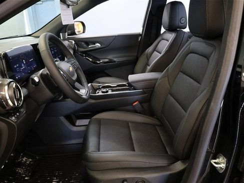 New 2026 Chevrolet Equinox LT w/ Convenience Package II FWD image 17
